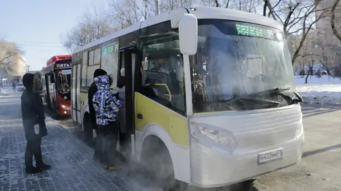 В Хабаровске в автобусах зафиксировали температуру ниже нормы