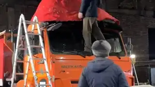 В Красноярске к Новому году наряжают снегоуборочную технику