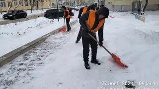 В Красноярске минувшей ночью с городских улиц вывезли более 300 КамАЗов снега