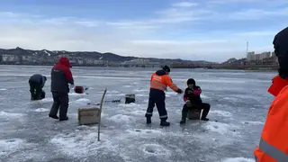 Спасатели напомнили жителям Красноярска об опасности выхода на лёд