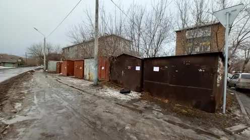 В Свердловском районе Красноярска продолжают демонтировать незаконные постройки