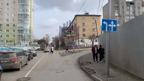 В Красноярске на пересечении Ады Лебедевой – Перенсона поменяли дорожные знаки