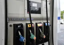 В Красноярске на нескольких АЗС впервые за долгое время снизили цены на бензин