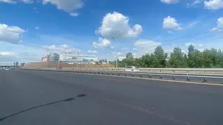 На Октябрьском мосту в Красноярске заменили асфальт на проблемных участках