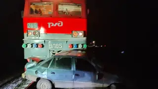В Красноярском крае поезд сбил автомобиль