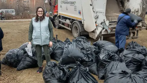 180 мешков мусора вывезла «Красноярская рециклинговая компания» после субботника в парке Юннатов