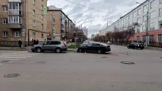 В Красноярске водитель Nissan получил травмы после ДТП на Робеспьера