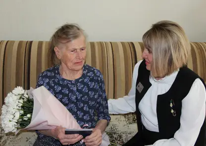 В Красноярске 87-летней гражданке Украины выдали бессрочный вид на жительство