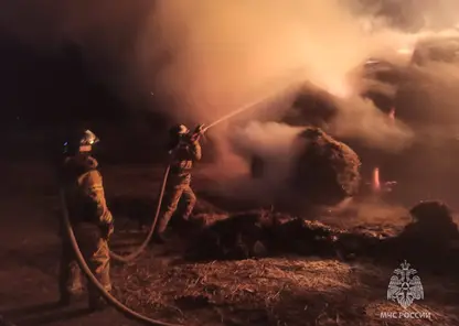 300 тюков сена загорелись ночью в посёлке Интикуль Красноярского края
