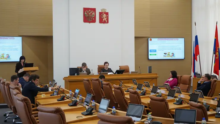 Красноярские депутаты обсудили муниципальную программу почти на 80 миллиардов рублей