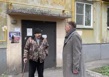 Руководитель администрации Кировского района Красноярска проверил ход восстановления дома по переулку Маяковского