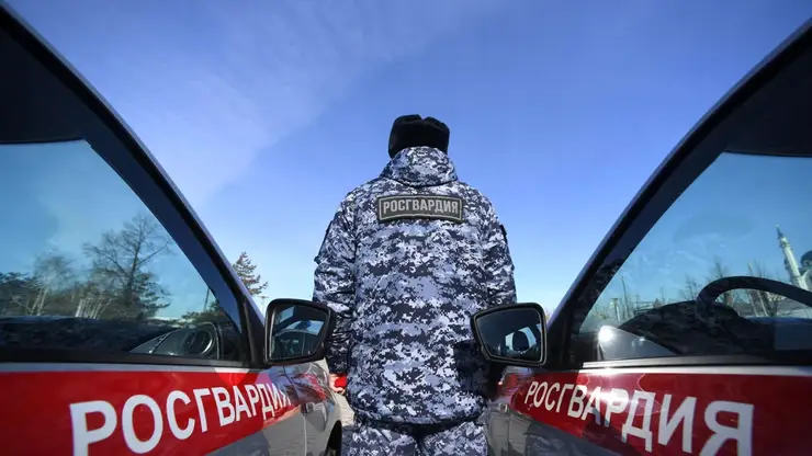 В Красноярске буйный пациент бросил сотрудника больницы через бедро и попытался сбежать