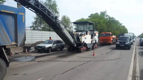 В Красноярске дорожники начали фрезерование старого покрытия на ул. Свердловская