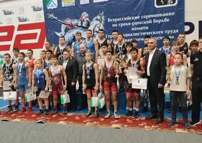 Красноярские борцы завоевали восемь медалей на международных соревнованиях в Бердске