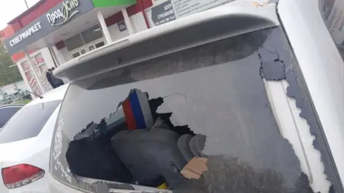 В Новосибирске вандалы разбивают стекла автомобилей и крадут ценные вещи