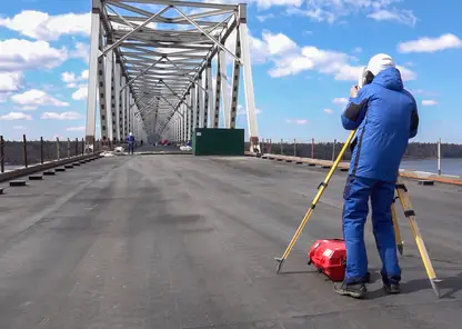 В Красноярском крае начали укладывать асфальт на подъездах к Высокогорскому мосту