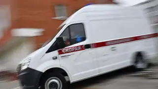 В Барнауле машина скорой помощи не могла проехать к пациенту из-за шлагбаума