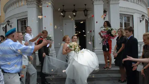 Более 800 браков заключили жители Томской области в июне этого года