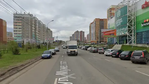 В Красноярске на ул. Мужества уберут парковочный карман рядом с ТЦ «Зелёный»