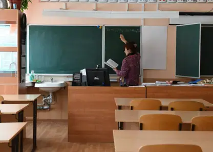 В администрации Красноярска опровергли информацию об оставленной в классе во время эвакуации девочке-инвалиде