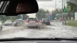 После ливня дороги Красноярска затопило