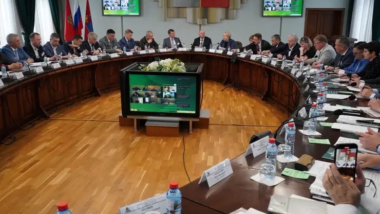 Более 20 мэров сибирских и дальневосточных городов обсудили в Красноярске вопросы развития муниципалитетов