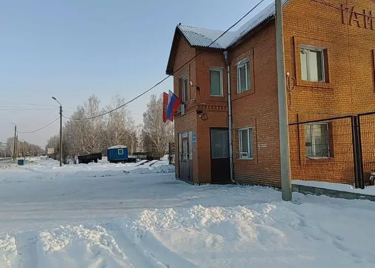 В Ермаковском районе сотрудники ДПС задержали мужчину, перевозившего 110 брикетов гашиша
