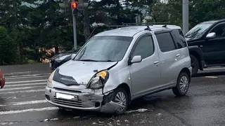 Две Toyota столкнулись на Дубровинского в Красноярске