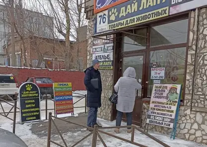 В Кировском районе Красноярска за несоответствие архитектурно-художественному регламенту демонтировали баннеры и вывески