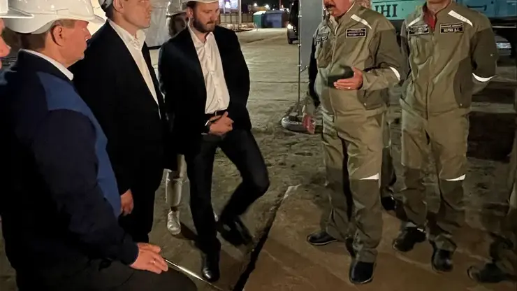 Михаил Котюков и помощник президента РФ Максим Орешкин посетили стройплощадку будущей станции метро