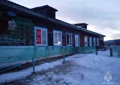 В Иркутской области рано утром 10 марта загорелось здание школы-сада