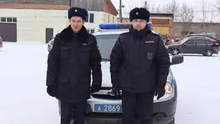 В Красноярском крае сотрудники полиции спасли замерзавшего автомобилиста