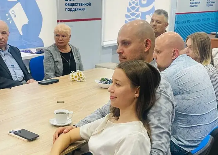 В Штабе общественной поддержки "Единой России" чествовали заслуженные и молодые пары