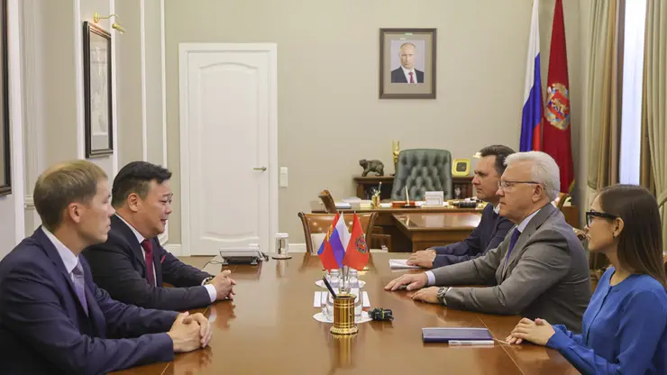 Губернатор Александр Усс встретился с делегацией из Монголии и обсудил вопросы сотрудничества