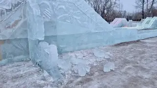 В Красноярске из-за резкого потепления закрывают ледовый городок на острове Татышев