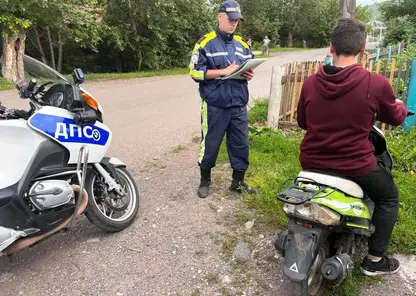 В Ленинском районе Красноярска задержали подростка на мопеде без прав и мотошлема