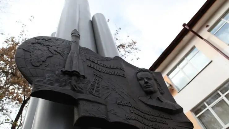 В Иркутске установили памятник первой учительнице Юрия Гагарина  