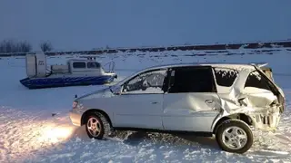 В Якутии на реке Лена автомобиль столкнулся с судном на воздушной подушке