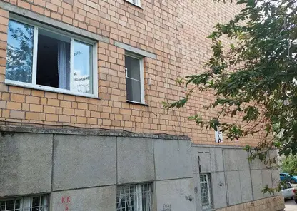 2-летний мальчик выпал из окна третьего этажа в Октябрьском районе Красноярска