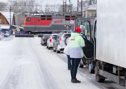 Железнодорожники призывают водителей соблюдать требования безопасности на переездах Красноярской магистрали