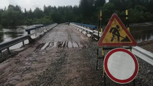 В Красноярском крае из-за подтопления закрыли движение на двух трассах