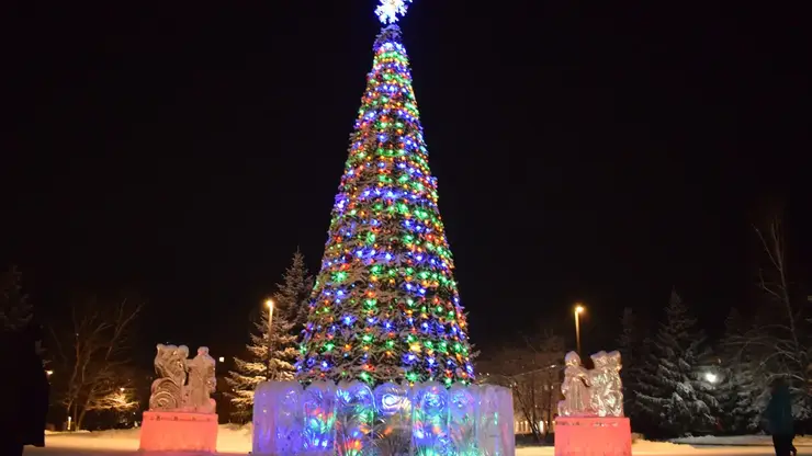 Стала известна дата открытия новогодней ёлки и ледового городка в Свердловском районе
