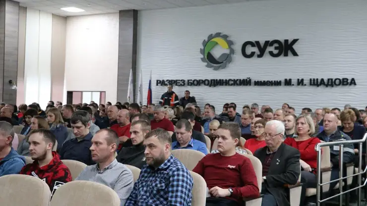 Итоги года в новом формате: генеральный директор АО "СУЭК-Красноярск" провел прямую линию с трудовыми коллективами