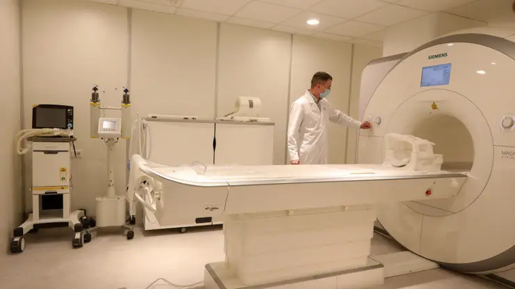 В красноярской краевой больнице готов к работе новый аппарат МРТ