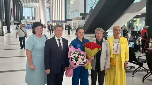 Космонавтка Анна Кикина прилетела в Новосибирск