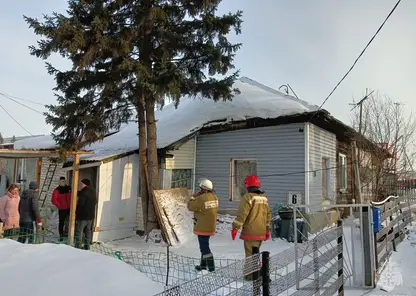 В Алтайском крае на женщину обрушилась крыша собственного дома