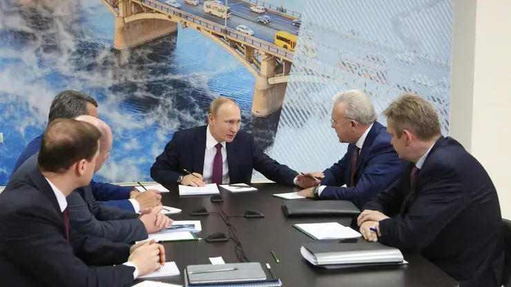 Губернатор Красноярского края поздравил с юбилеем Владимира Путина