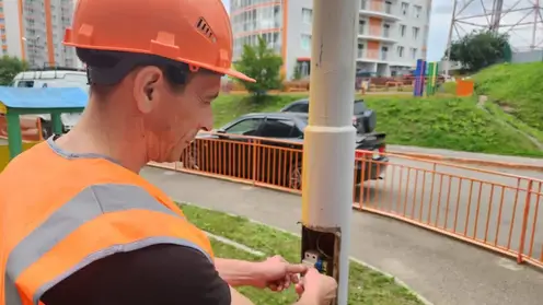 В Красноярске на ул. Борисова начали восстанавливать уличное освещение