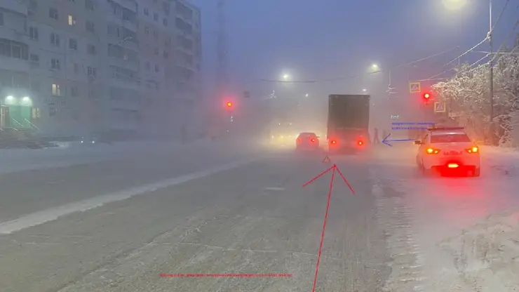 В Якутске водитель на пешеходном переходе сбил девушку