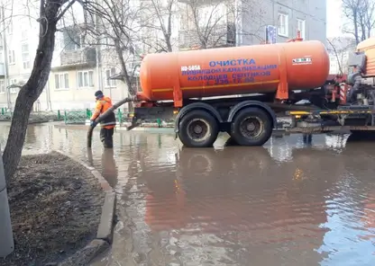 В Красноярске откачивают талые воды